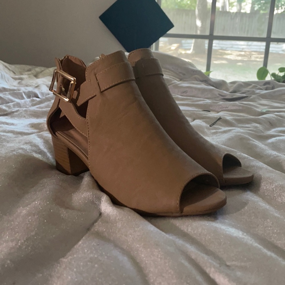 Top MODA Tan Ankle Booties